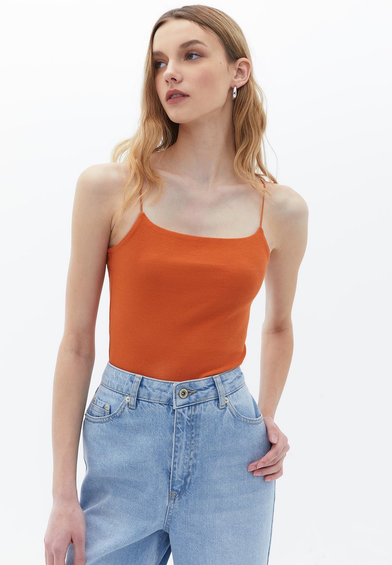 OXXO SINGLET WITH THIN STRAPS - Top - apricot orange