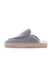 Pantofole grigie in feltro con parte superiore ampia, suola intermedia in corda di juta e dettagli cuciti lungo il bordo. Schienale aperto per una facile vestibilità.