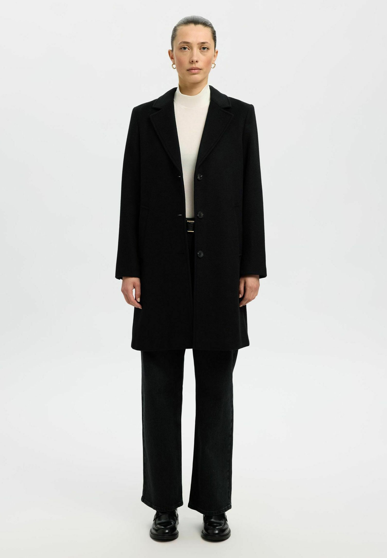 Schwarzer Mantel Kurzmantel Outfit Selected Femme SLFSASJA BLEND