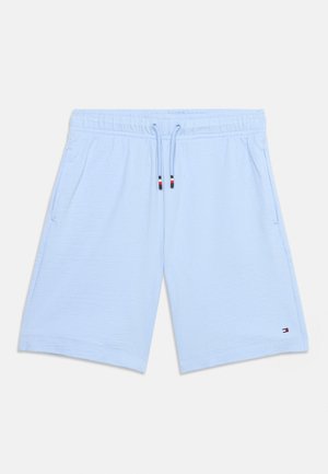 Pantaloni scurți din țesătură texturată bleu deschis, cu talie elastică, șnururi de ajustare cu detalii mici de culoare, buzunare laterale și un mic logo pe tiv.