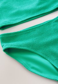 Non sélectionné, green