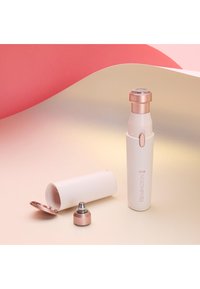 Elektrische trimmer in wit en roségoud. Beschikt over een ronde bovenkant, een verwijderbare kop en een dop. Compact ontwerp met een gladde textuur.