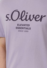 s.Oliver MIT LOGO - T-Shirt print - lavendel