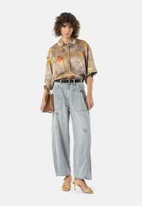 Elias Rumelis ISABELLA - Laisvo kirpimo džinsai - grey denim