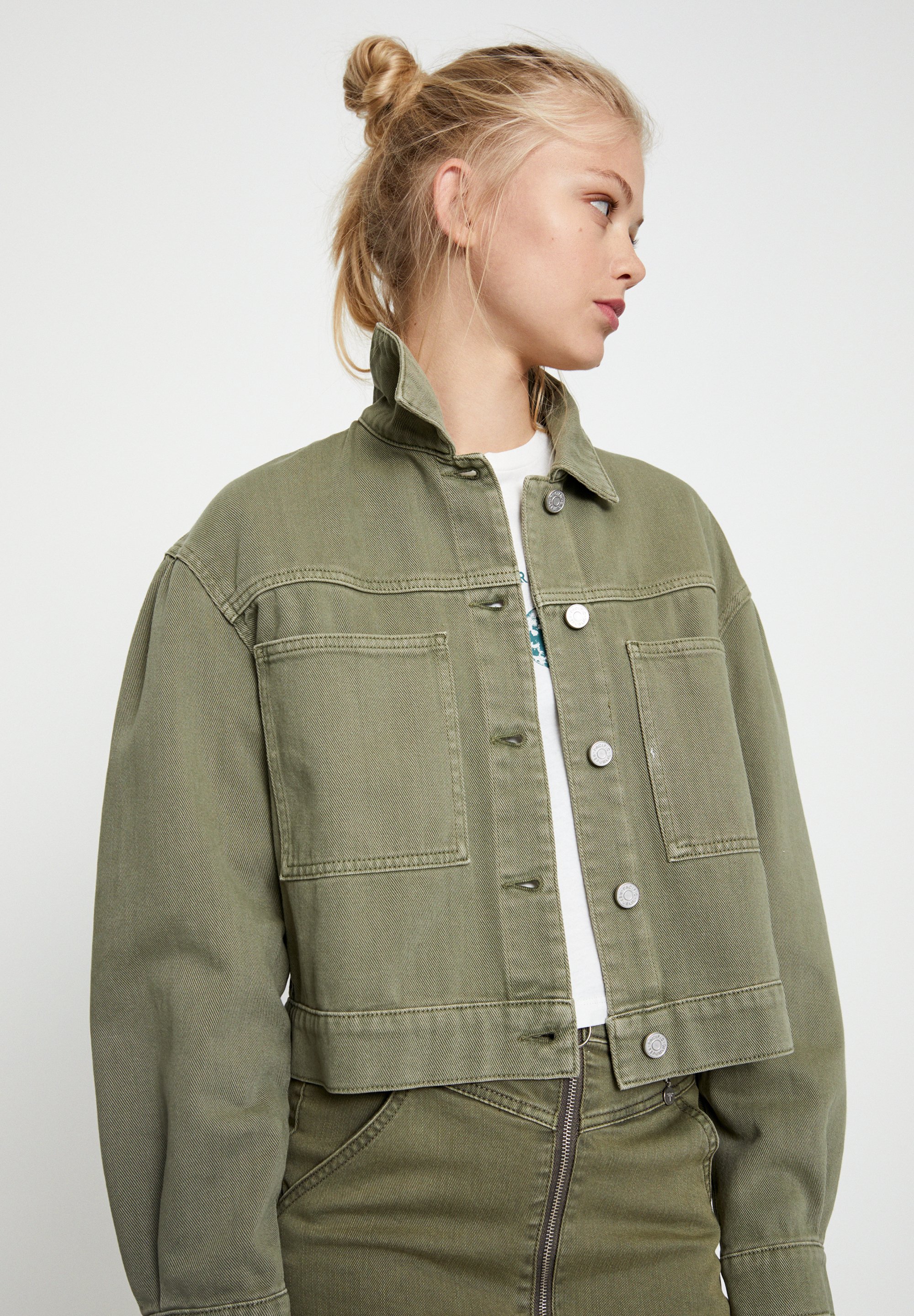 PULL&BEAR Tunn jacka khaki Zalando.se PULL&BEAR Tunn jacka khaki Zalando.se