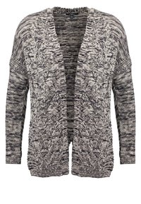 Cardigan en tricot dans des tons de gris et de blanc, design à ouverture devant, manches longues, motif texturé sur l'ensemble, avec des accents côtelés aux poignets.