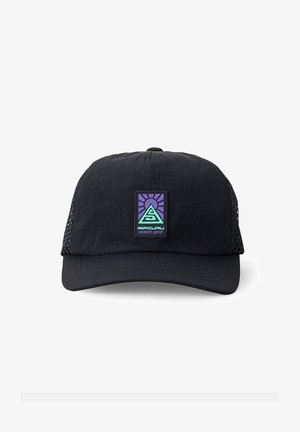 Gorra de béisbol con malla negra en la parte trasera, visera curva y parche frontal con logo que muestra un sol morado, un triángulo verde y el texto "Rip Curl search gear".