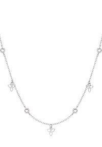 Silberne Halskette mit runden und dreieckigen Akzenten, in denen klare Edelsteine in kreisförmigen Rahmen eingefasst sind. Schlichtes und elegantes Design.