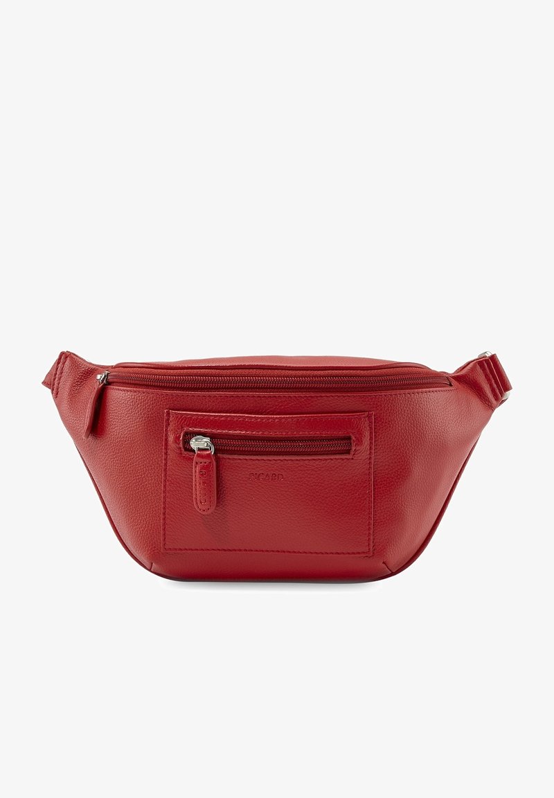 Sac banane en cuir rouge avec deux compartiments zippés et une bandoulière réglable, présenté sur fond blanc.