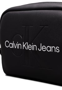 Calvin Klein Jeans SCULPTED CAMERA BAG MONO - Torba preko tijela - fashion black