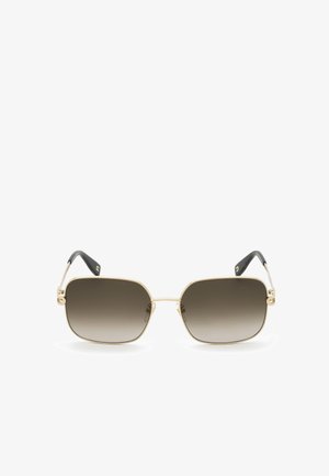 Lunettes de soleil rectangulaires avec montures en métal doré et verres gris dégradés, avec embouts de branches noirs.