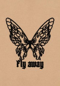 Design di farfalla ricamata nera con dettagli a fiamma su uno sfondo beige, testo "fly away" sottostante in un font gotico.