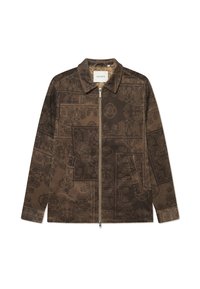 Chaqueta de pana marrón con un sutil patrón floral, cierre de cremallera en la parte frontal y dos bolsillos laterales. Cuello clásico y mangas largas.
