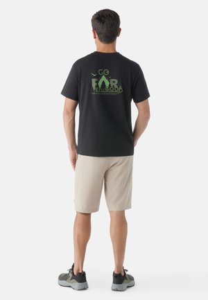 GO FAR. FEEL GOOD. GRAPHIC SHORT SLEEVE  - Camiseta estampada - black