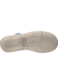 Podeszwa buta z teksturowanej, jasnoszarej gumy, z wzorem rowków i wyżłobień zapewniających przyczepność, oznaczona wytłoczonym logo.