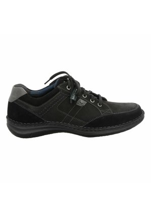 Schwarze Wildlederschuhe mit einem glatten Lederakzent, runden Schnürsenkeln, kontrastierenden Nähten und einer gepolsterten Sohle für zusätzlichen Komfort.