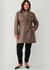 Ellos Plus collection MIT BINDEGÜRTEL - Klassisk frakke - braun