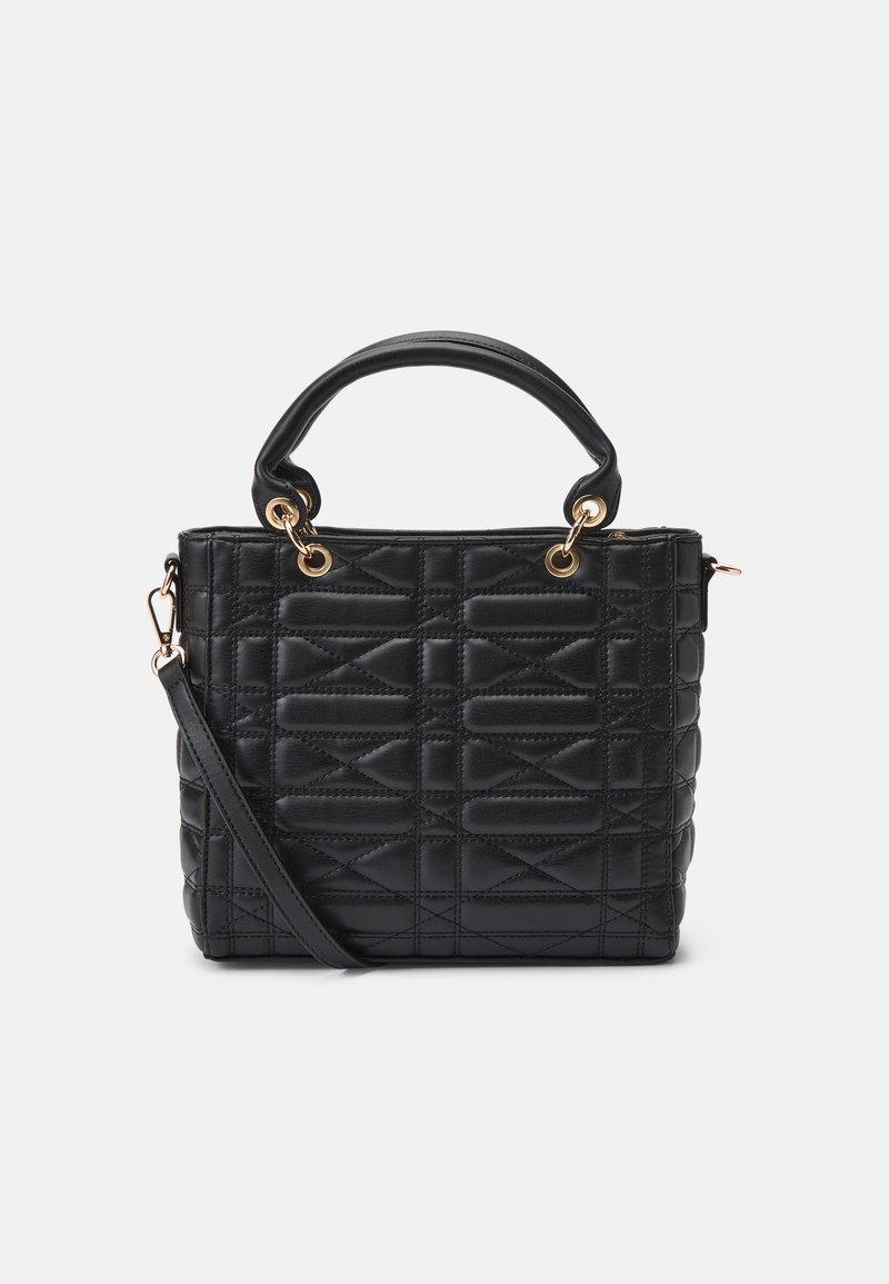 Sac à main matelassé noir avec une forme structurée, doté d'une poignée supérieure, d'une bandoulière amovible, de matériel doré et d'une surface texturée.