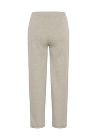 Svetlošedé nohavice vyrobené z mäkkej tkaniny, s elastickým pásom a rovnými nohavicami bez ďalších detailov alebo vreciek.