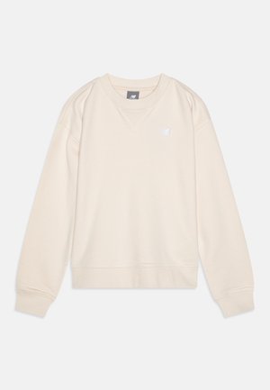 Beige sweatshirt lavet af blødt stof, med rund hals, ribstrikkede ærmekanter og en lille hvid logo på brystet. Klassisk pasform.