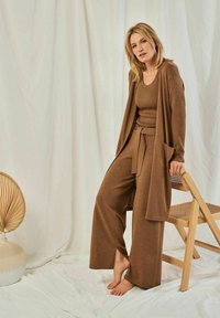YOU LOOK PERFECT BAILEY - MERINO WOOL KNIT PANTS - Nachtwäsche Hose - cognac
