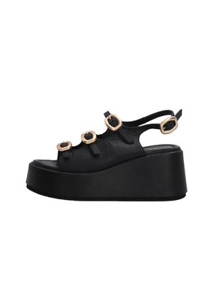 Schwarze Leder-Plateausandalen mit drei kreisförmigen goldfarbenen Akzenten, einem offenen Zehendesign und einem hinteren Knöchelriemen für zusätzlichen Halt.