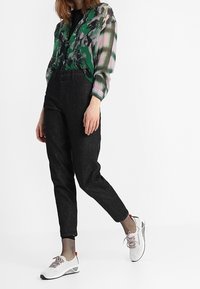 Diesel Jeans a sigaretta - rinsed denim