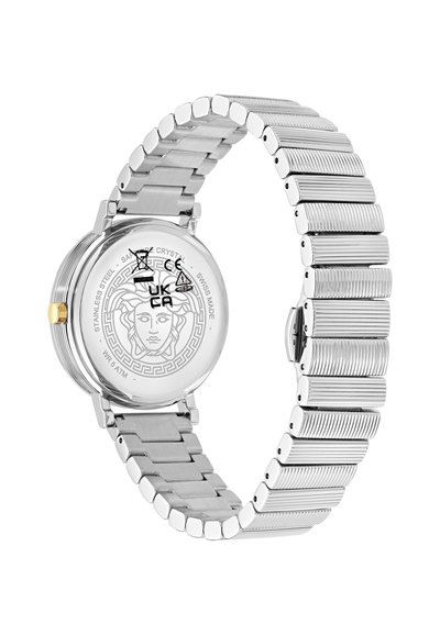 Montre-bracelet en métal argenté avec tête de Méduse embossée au dos, bracelet à maillons, couronne dorée et marques de certification sur fond blanc.
