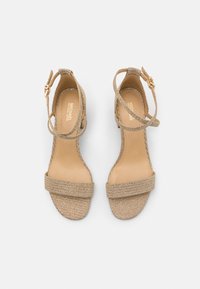 MICHAEL Michael Kors SERENA FLEX - Sandálias - pale gold