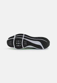 Nike Performance Chaussures de running sur route - white