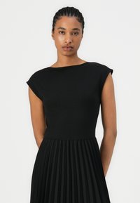 Tommy Hilfiger MIDI - Freizeitkleid - black
