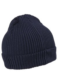 Modra pletena kapa, rebrasta tekstura, zaobljen vrh in zložen rob. Narejena iz mehkega materiala za toploto in udobje.