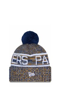 Strickmütze in Marineblau und Gold, mit einem weißen Band mit "PACKERS"-Schriftzug. Mit einem Marineblauen Pom-Pom oben und einem Logosticker an der Seite.