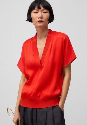 V-NECK - Basic T-shirt - red