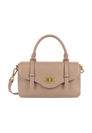 Sac à main en cuir beige au design structuré, avec une anse supérieure, une bandoulière amovible et des ferrures en ton doré. Il dispose d'un rabat arrondi et d'accents de couture.