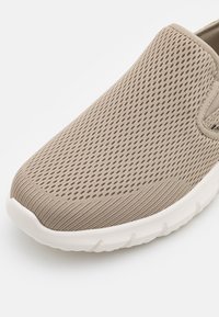 Skechers DEL RETTO - Obuća za navlačenje - taupe