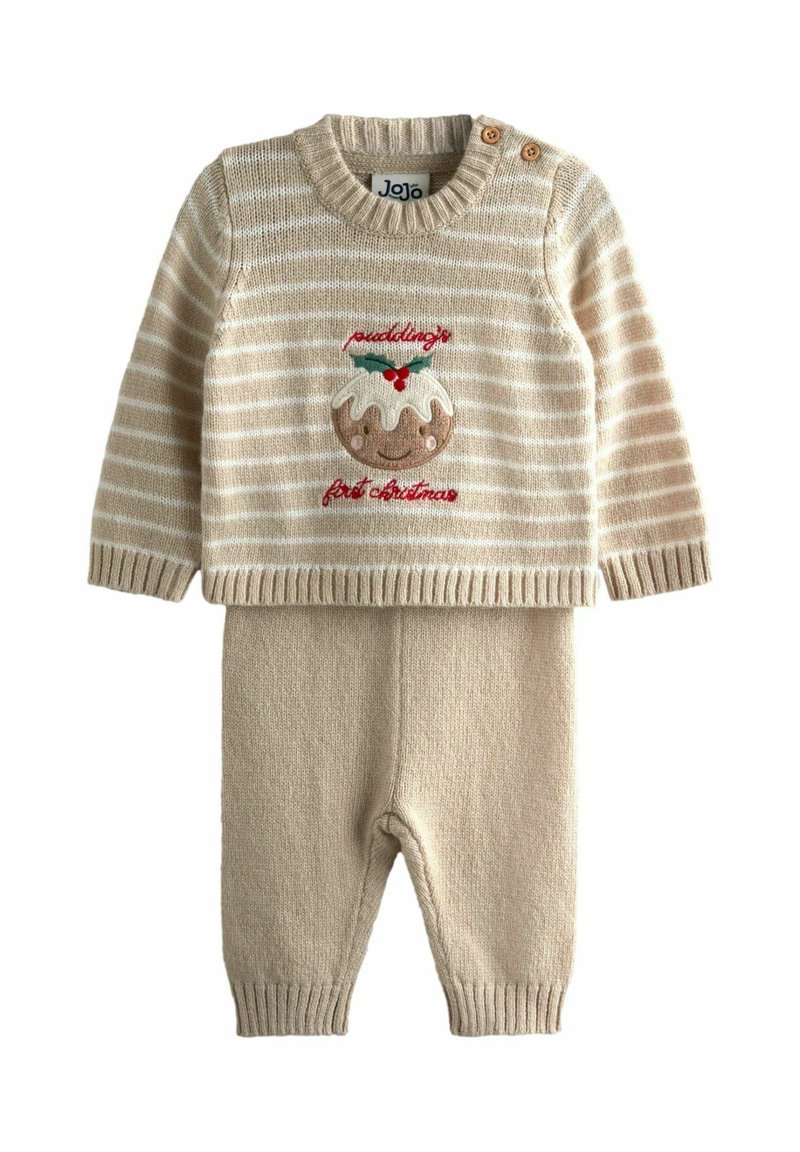Beige triibuline kudumissvett, ümar kaelus ja nupuvoldiga, millel on pidulik pudingu disain. Komplektis on sobivad beeži värvi kootud püksid.