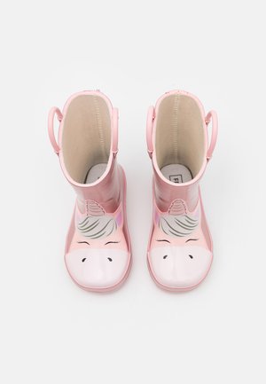 Rózsaszín vízálló gumicsizmák unikornis mintával, sima felülettel, kerek orrú kivitelben és két fogantyúval a könnyű felhúzáshoz.