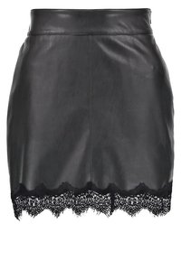Mini-jupe en cuir noir avec un ourlet festonné orné de dentelle noire délicate. Texture lisse avec une coupe ajustée.