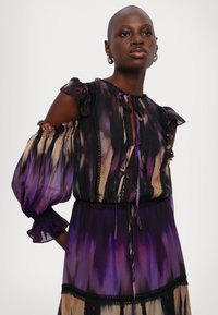 Marchesa Rosa Pidulikud riided - purple multi