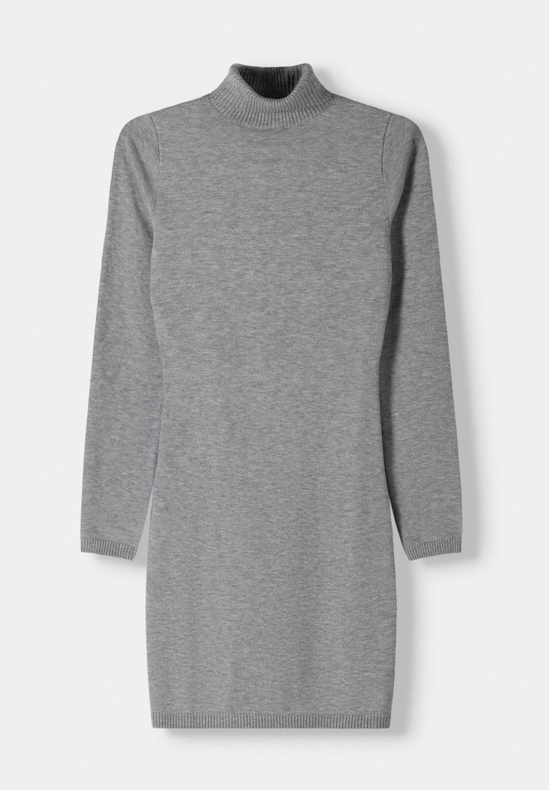 Graues Rollkragen-Strickkleid aus Maschenware, mit langen Ärmeln und gerippten Bündchen sowie Saum. Glatte Textur, minimalistisches Design.