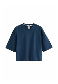 Tricou supradimensionat cu mâneci scurte, albastru marin, cu guler rotund, pe un fundal alb.