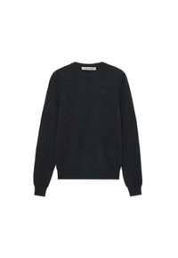 Maglione in maglia grigia scura con collo rotondo, maniche lunghe e polsini e orlo a coste. Presenta un'abile variazione di texture su tutto il tessuto.