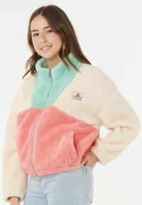 Chaqueta de forro polar con un diseño de bloques de color en verde menta, crema y rosa. Cierre con cremallera, cuello alto y bolsillos laterales. Tejido suave y texturizado.