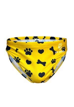Gele zwembroek met zwarte pootafdrukken, hartjes- en botjespatronen en een "MR UKKO"-logo aan de voorkant aan de rechterkant.