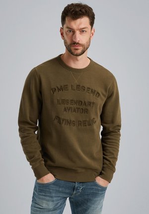 Oliwkowy sweatshirt z wypukłym haftem z napisami 'PME LEGEND', 'LEGENDARY AVIATOR' oraz 'FLYING RELIC'. Ściągacze przy mankietach i dekolcie.