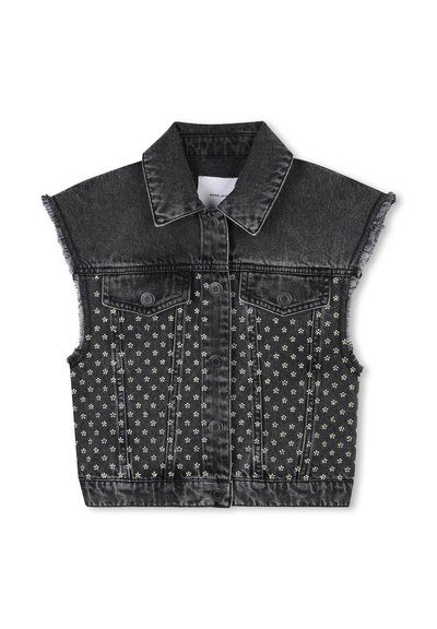 Gilet sans manches en denim noir avec une texture décolorée, déboutons floraux en argent, ourlet effiloché, col classique et fermeture à boutons sur le devant.