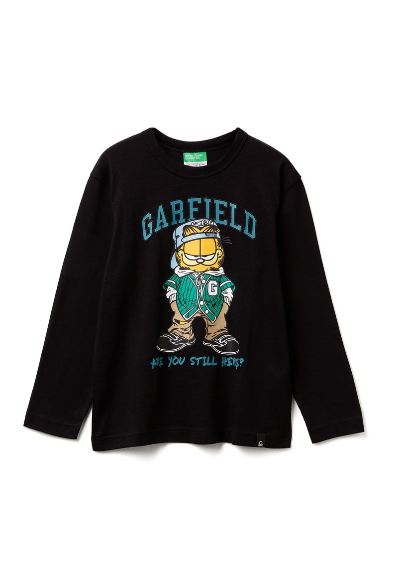 Czarny T-shirt z długim rękawem z nadrukiem przedstawiającym rysunkowego kota w zielonej kurtce i czapce, z napisem "GARFIELD, CZY WCIĄŻ TU JESTEŚ?"