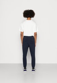 Jack & Jones JJIKANE JJBRINK PANTS - Calças de fato de treino - navy