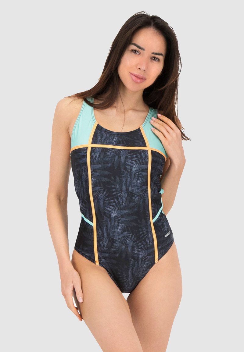 Maillot de bain avec un motif floral bleu foncé, des bretelles bleu clair et des accents oranges. Il a une coupe sportive avec un dos medium.